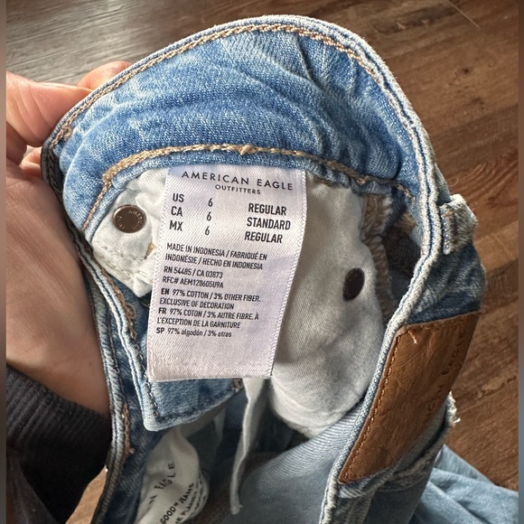 American Eagle high waist baggy jeans - Picture 2 of 3